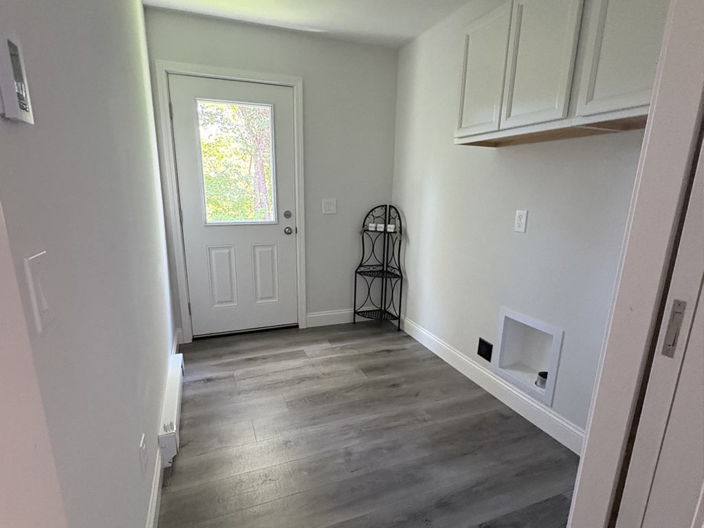 3-Bedroom-2-bath-ranch-honesdale-Kintner-Modular-Mud-room-laundry-room-lvt-flooring